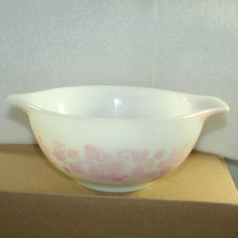 Vtg Pyrex Gooseberry Pink White Cinderella Nesting Mixing Bowl #442 2.5 Qt